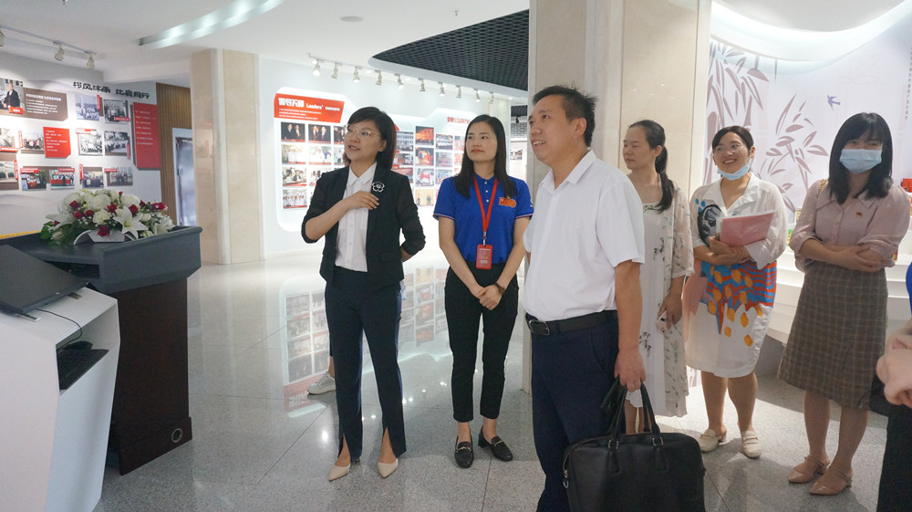 浏阳经开区企业党委书记何六生一行 莅临冰球突破880爆分视频视察指导