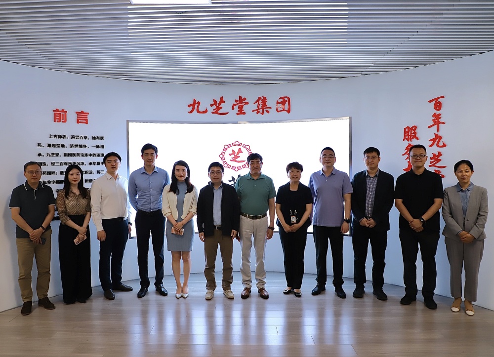 新里程集团一行莅临冰球突破880爆分视频参观交流