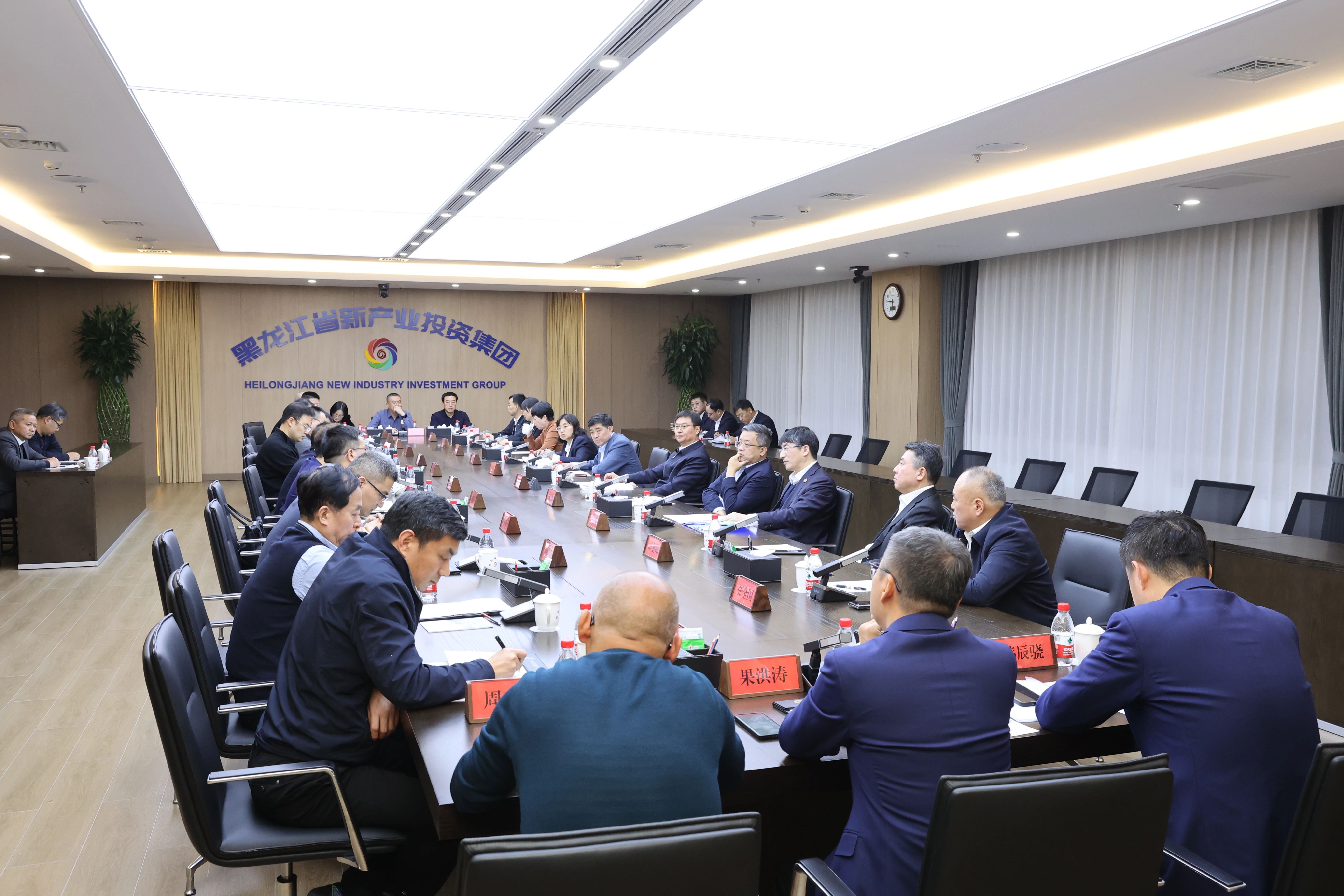 冰球突破880爆分视频管理团队一行到龙江新产投调研交流